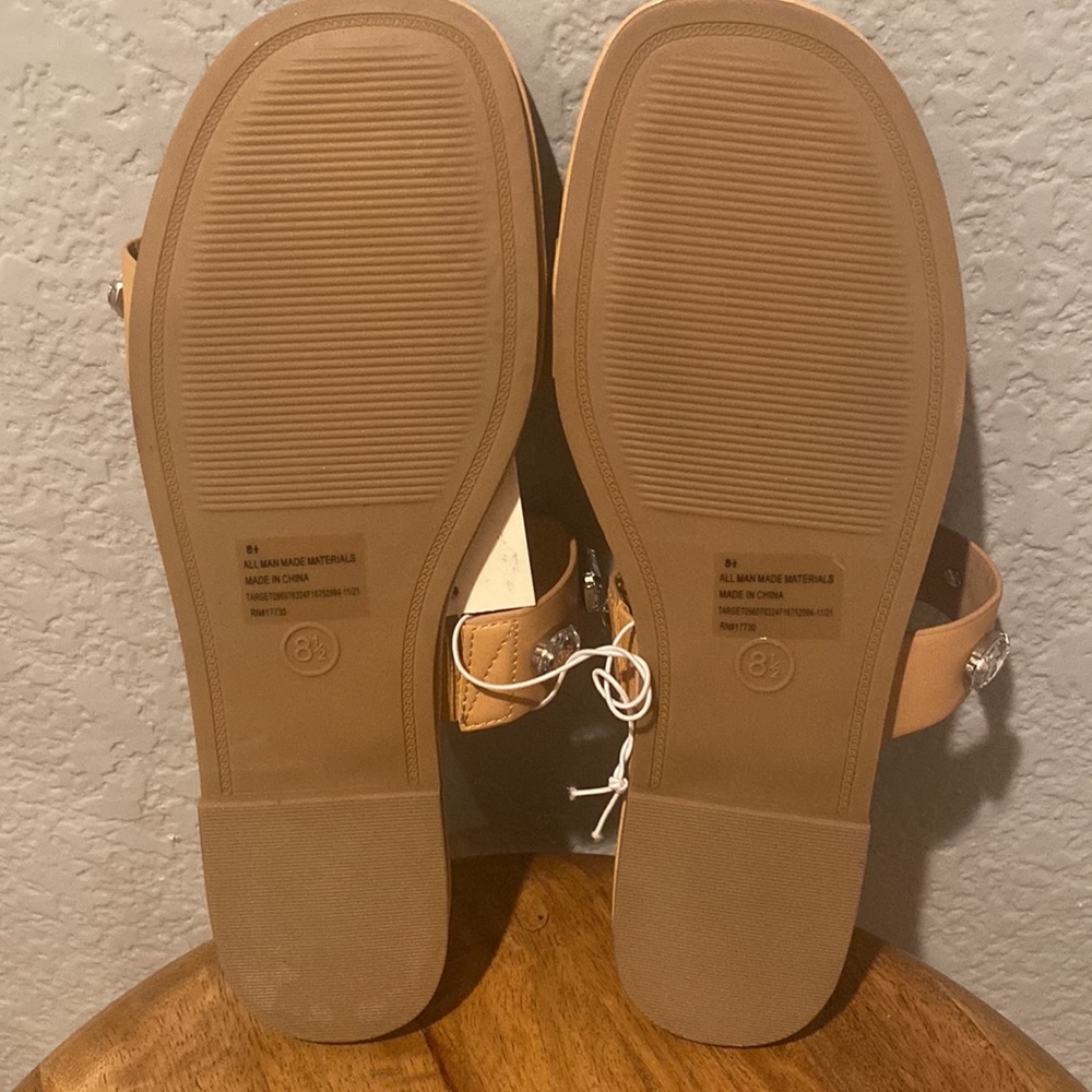 Bejeweled Bling tan sandals NEW - Picture 6 of 7